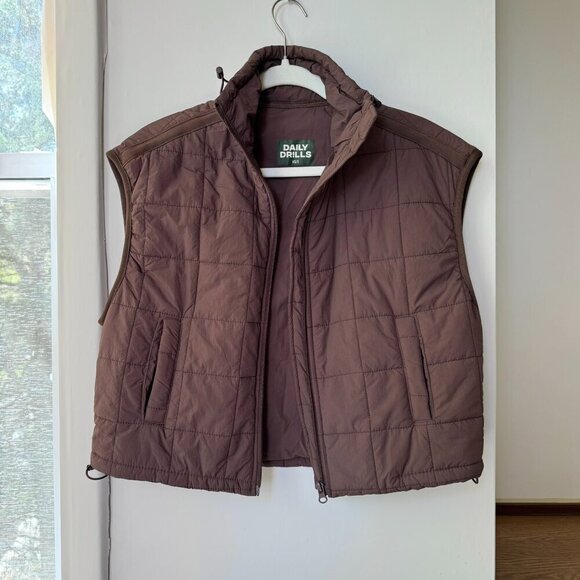 Daily Drills Best Vest Cropped Puffer Vest in Brown Coco - Picture 3 of 7